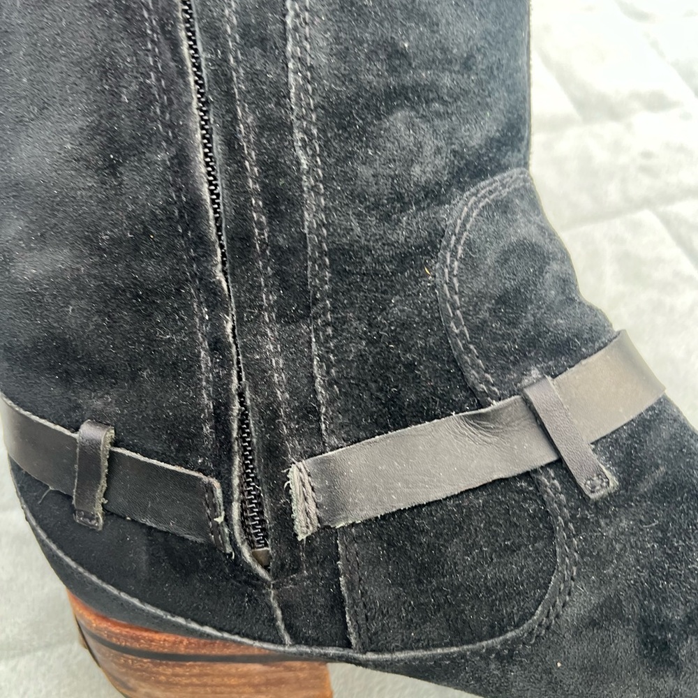 UGG Endell Black Suede Lug Sole Boot Size 7 - Picture 4 of 9
